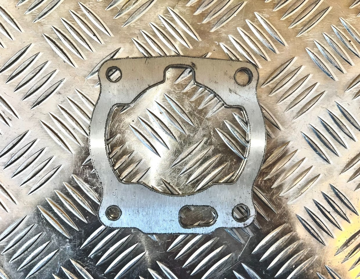product-Barrel spacer for DT125R/RE/X-0
